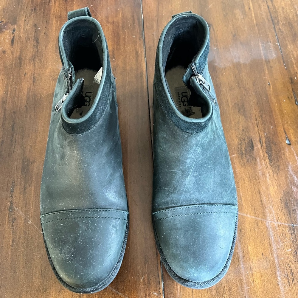 Black leather Ugg ankle boots size 9